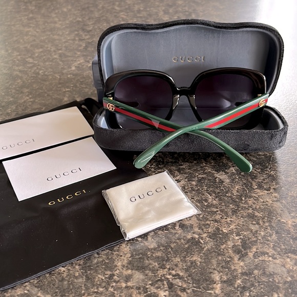 Like New GUCCI square sunglasses - Picture 7 of 11
